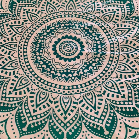 Beautiful Mandala sheet wall hanging 84 x 76 inch - Picture 5 of 7